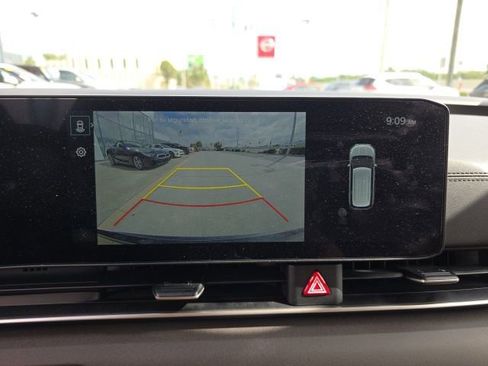 Used 2025 Kia Carnival EX image 19