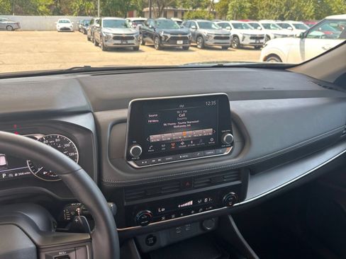 Used 2026 Nissan Rogue SV AWD/4WD image 14