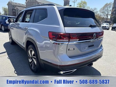 Used 2024 Volkswagen Atlas SE AWD/4WD image 10