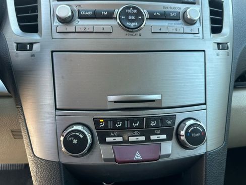 Used 2010 Subaru Outback 2.5i Premium AWD/4WD image 41