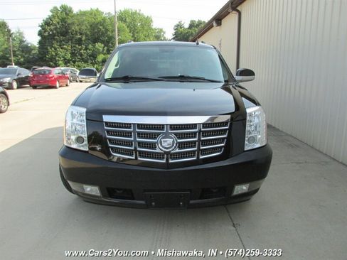 Used 2009 Cadillac Escalade ESV AWD image 2