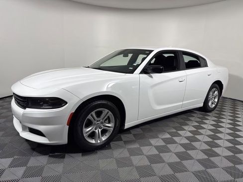 Used 2023 Dodge Charger SXT image 2