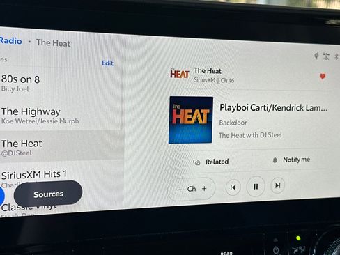 Used 2024 Toyota Highlander Limited image 22
