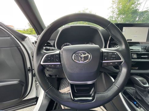 Used 2023 Toyota Highlander XSE AWD/4WD image 15