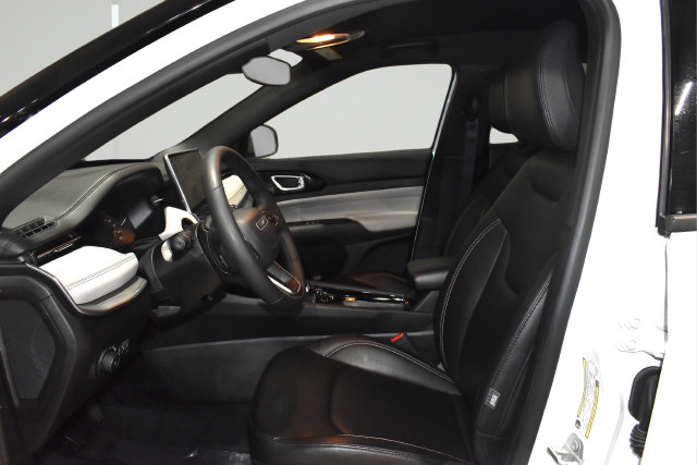 Used 2025 Jeep Compass Limited AWD/4WD image 29