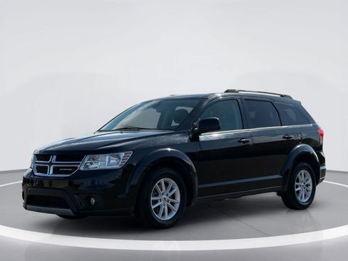 Used 2019 Dodge Journey SE FWD image 2