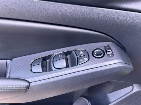 Used 2025 Nissan Altima 2.5 SV AWD/4WD image 13