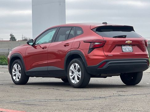 Used 2024 Chevrolet Trax LS image 7