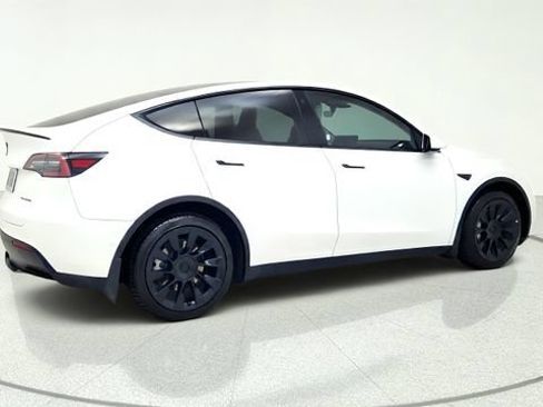 Used 2022 Tesla Model Y Long Range AWD/4WD image 9