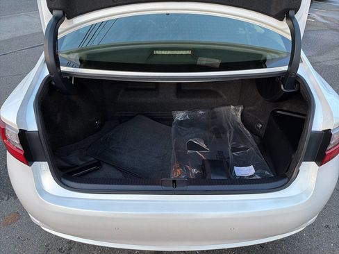 Used 2017 Lexus ES 300h w/ Luxury Package image 6