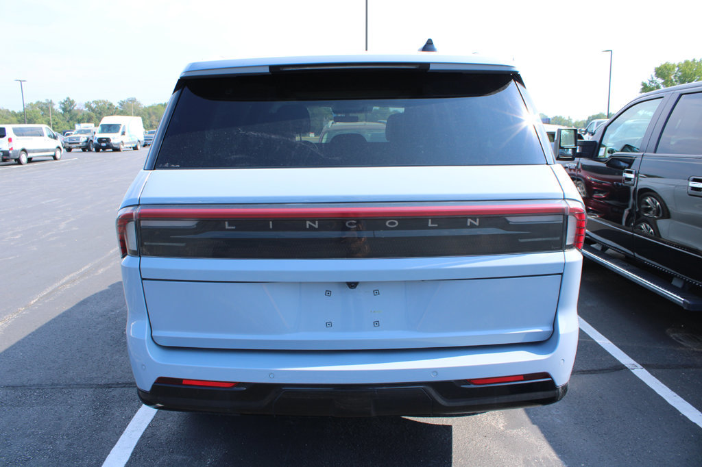 Used 2025 Lincoln Navigator L Reserve AWD/4WD image 6