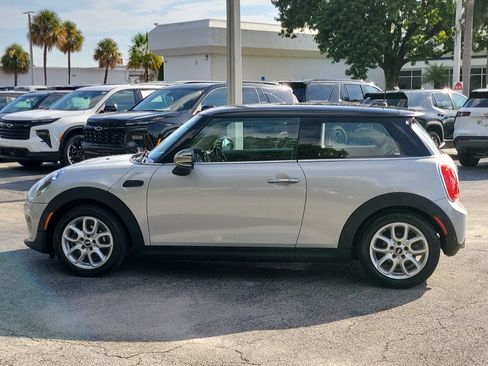 Used 2019 MINI Cooper 2-Door Hardtop FWD image 6
