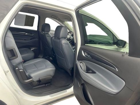 Used 2021 Buick Enclave Essence image 25
