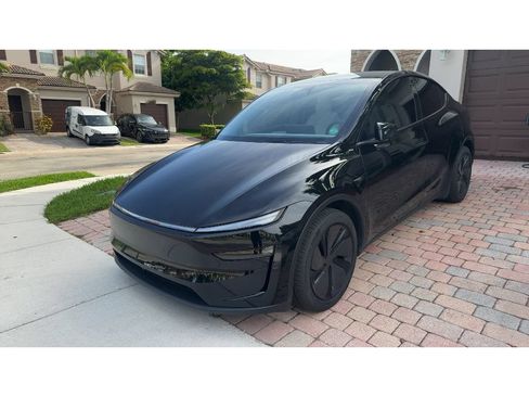 Used 2026 Tesla Model Y Long Range AWD/4WD image 1