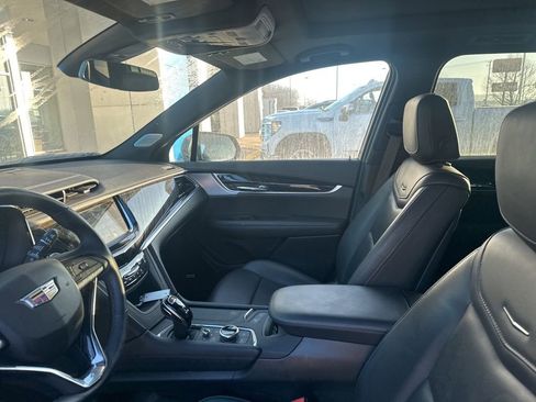 Certified 2025 Cadillac XT6 Premium Luxury image 11