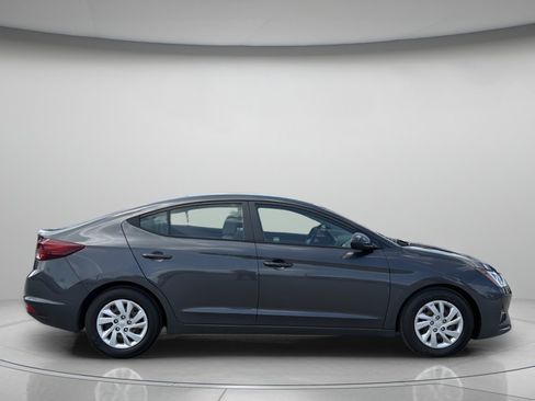 Used 2020 Hyundai Elantra SE FWD image 2