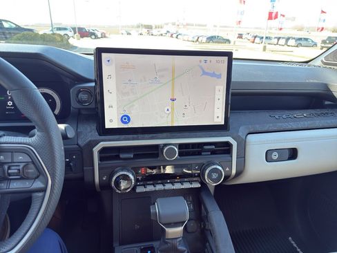 Used 2024 Toyota Tacoma Limited w/ Limited Package (LT) image 19