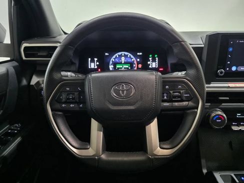 Used 2025 Toyota 4Runner SR5 AWD/4WD image 16