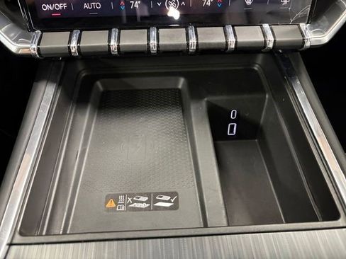 Certified 2025 GMC Acadia Elevation w/ Elevation Premium Package image 8