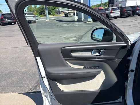 Certified 2026 Volvo XC40 B5 Plus AWD/4WD image 15
