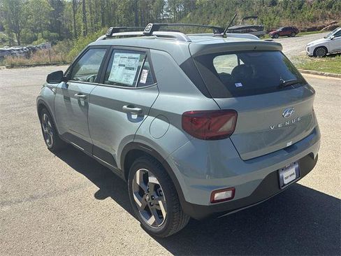 New 2025 Hyundai Venue Limited image 3