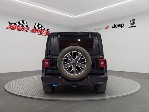 Used 2023 Jeep Wrangler Unlimited Sahara AWD/4WD image 8