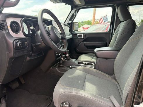Used 2024 Jeep Wrangler Unlimited Sport AWD/4WD image 9