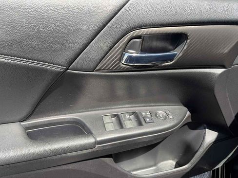 Used 2017 Honda Accord Sport image 7