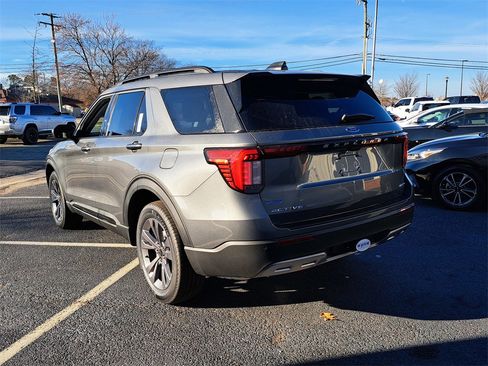 New 2026 Ford Explorer Active w/ Active Comfort Package image 4