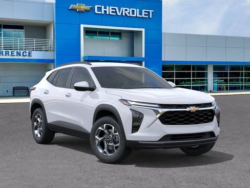 New 2026 Chevrolet Trax LT w/ Driver Confidence Package FWD image 7