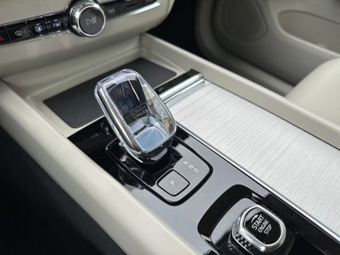 New 2026 Volvo XC60 B5 Ultra w/ Protection Package Premier image 14