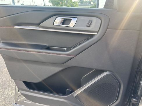 Used 2025 Ford Explorer ST-Line w/ ST-Line Street Pack AWD/4WD image 30
