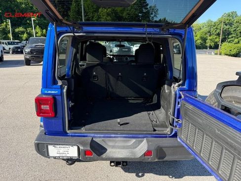 Used 2018 Jeep Wrangler Unlimited Sahara w/ Safety Group AWD/4WD image 6