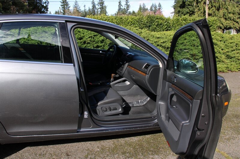 Used 2005 Volkswagen Jetta 2.5 FWD image 14