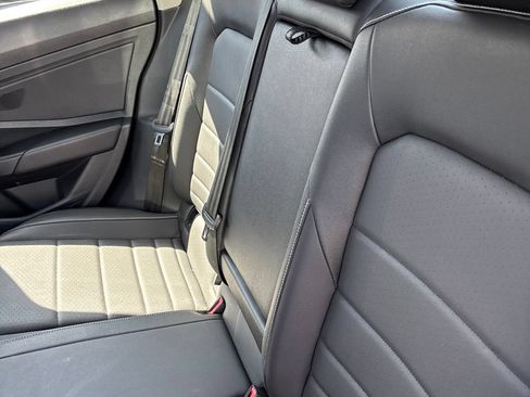 Used 2024 Volkswagen Jetta SE FWD image 7