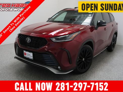 Certified 2024 Toyota Highlander XSE image 1