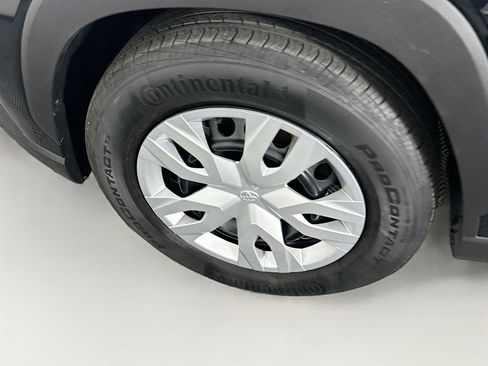 Used 2023 Toyota Corolla Cross L image 10