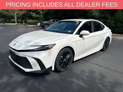 Used 2025 Toyota Camry SE FWD image 4