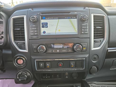 Used 2018 Nissan Titan XD image 25