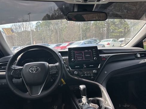 Used 2021 Toyota Camry SE image 11