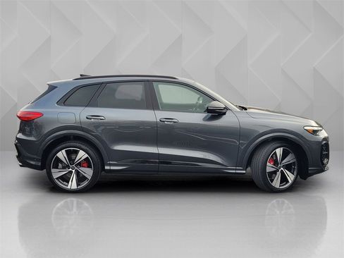 New 2025 Audi SQ5 Premium Plus image 7