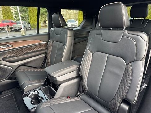 New 2025 Jeep Grand Cherokee L Summit w/ Obsidian Package AWD/4WD image 30