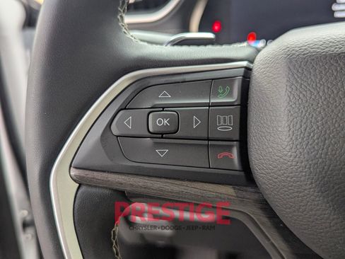 Used 2024 Jeep Grand Cherokee L Limited AWD/4WD image 17