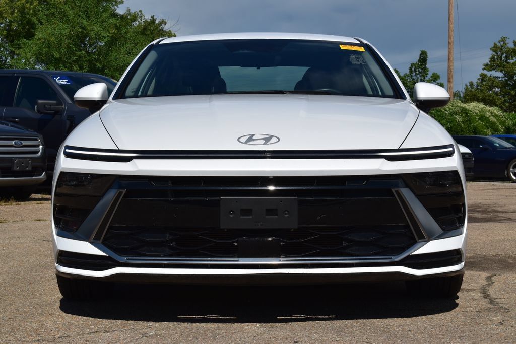 Used 2025 Hyundai Sonata SEL FWD image 2