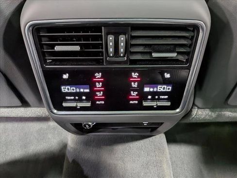 Used 2023 Porsche Cayenne Platinum Edition image 18