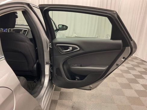Used 2016 Chrysler 200 Limited FWD image 22