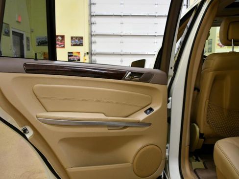 Used 2012 Mercedes-Benz GL 450 4MATIC image 32