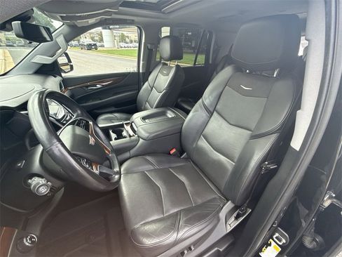 Certified 2020 Cadillac Escalade Luxury w/ Escalade Sport Edition image 19
