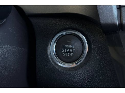Used 2017 Toyota Sienna SE w/ SE Preferred Package FWD image 25