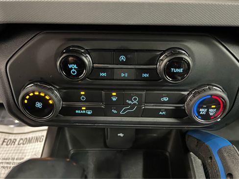 Used 2022 Ford Bronco Black Diamond image 25